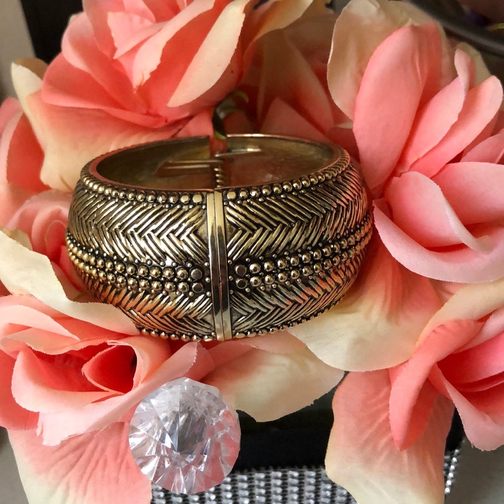 Gold bangle